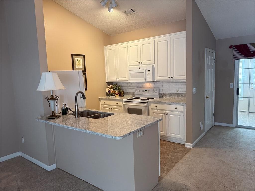 2 bedroom, 2 bathroom, 956 sq ft condominium for sale at 2849 Florence Drive, Gainesville, GA 30504 — photo 8