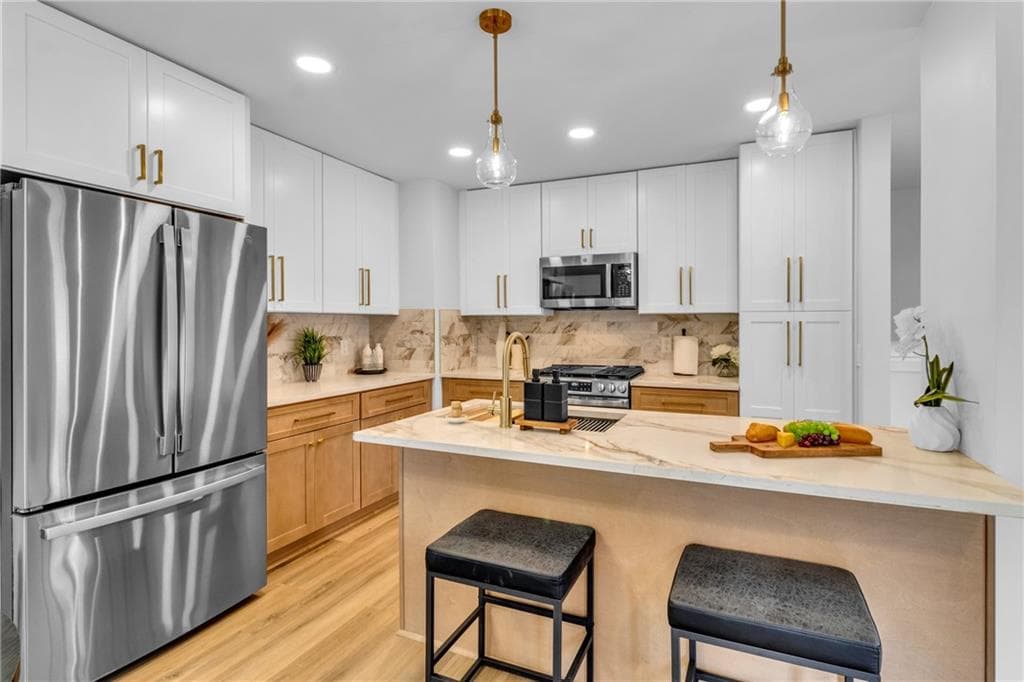 2 bedroom, 2 bathroom, 1,351 sq ft townhouse sold at 1015 Creatwood Circle, Smyrna, GA 30080