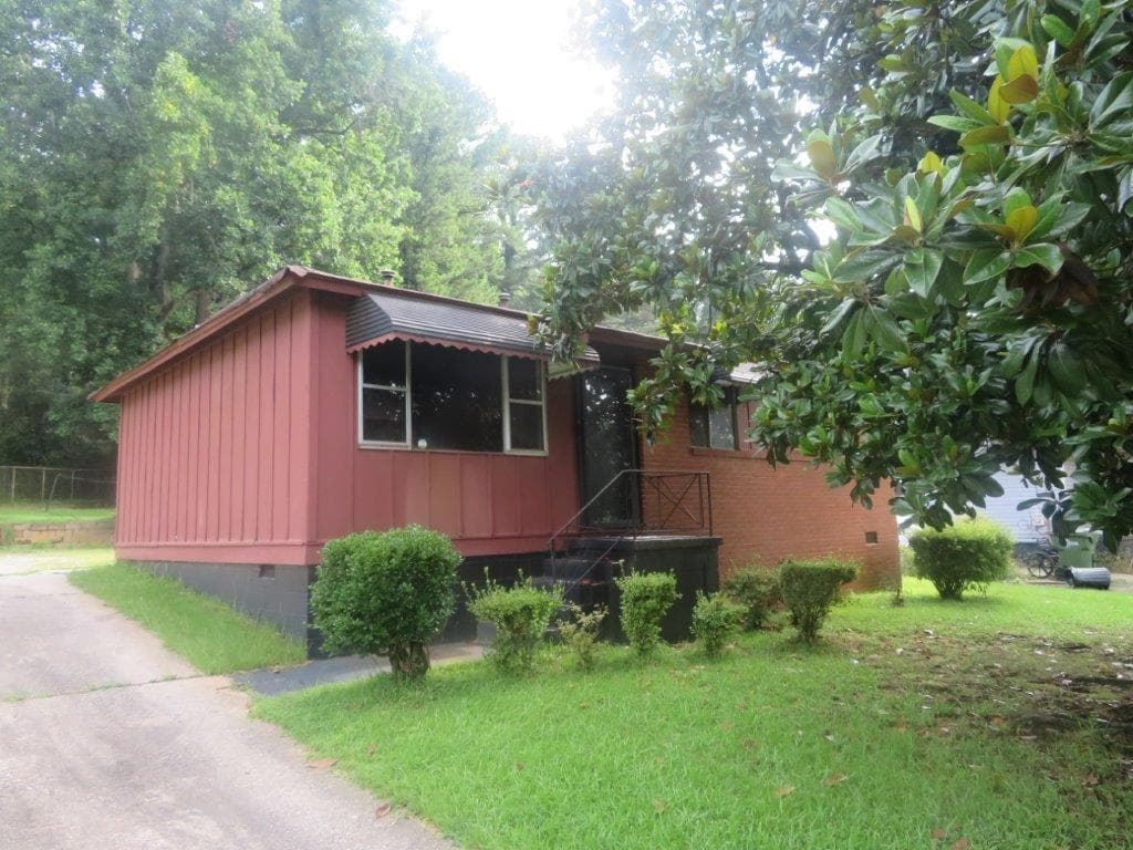 3 bedroom, 1 bathroom, 1,008 sq ft single family residence sold at 2353 Clarissa Drive, Atlanta, GA 30318