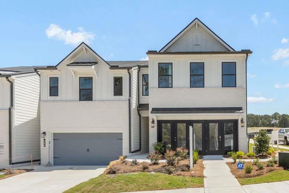 4 bedroom, 3 bathroom townhouse sold at 7325 Mulberry Trace Lane, Flowery Branch, GA 30542