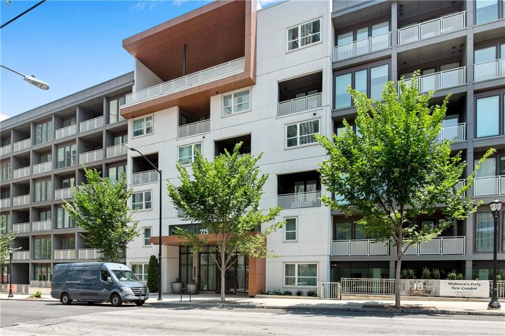 1 bedroom, 1 bathroom, 690 sq ft condominium for sale at 775 Juniper Street 303, Atlanta, GA 30308 — photo 2