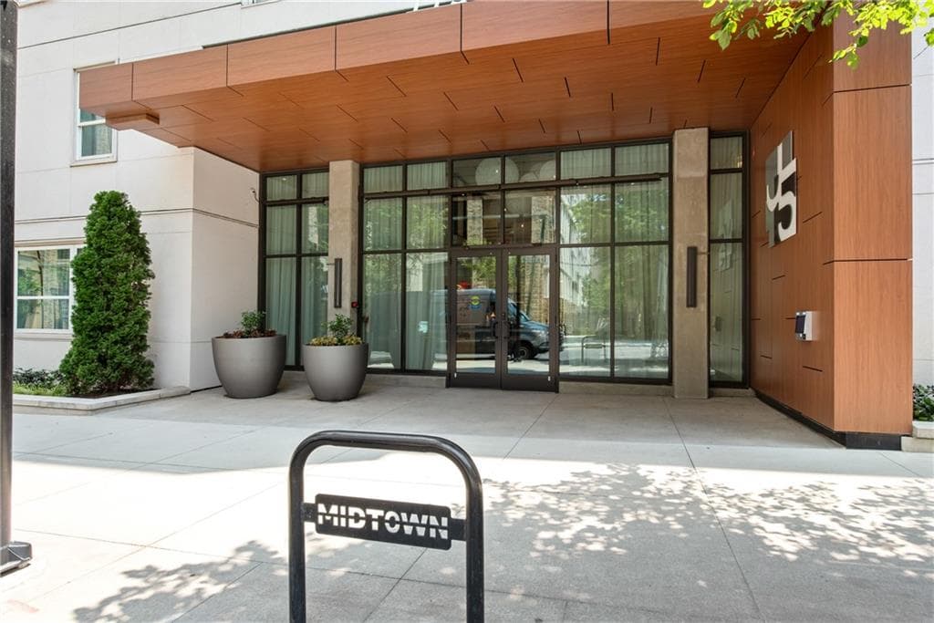 1 bedroom, 1 bathroom, 690 sq ft condominium for sale at 775 Juniper Street 303, Atlanta, GA 30308 — photo 3