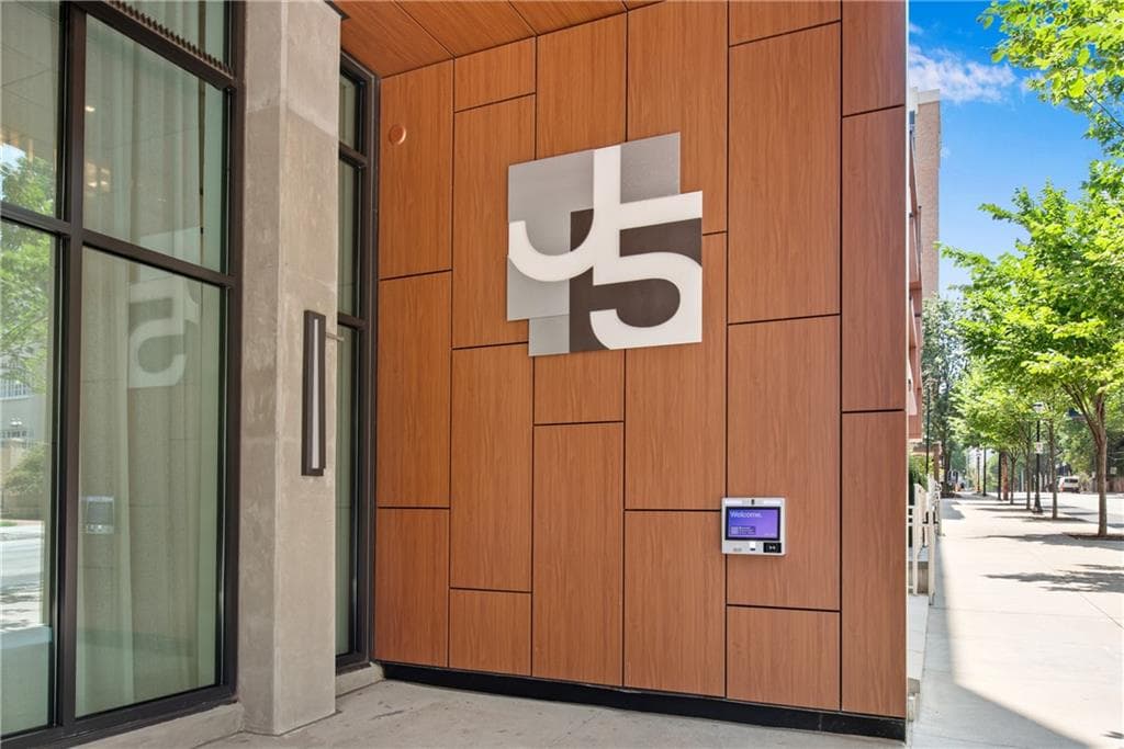 1 bedroom, 1 bathroom, 690 sq ft condominium for sale at 775 Juniper Street 303, Atlanta, GA 30308 — photo 4