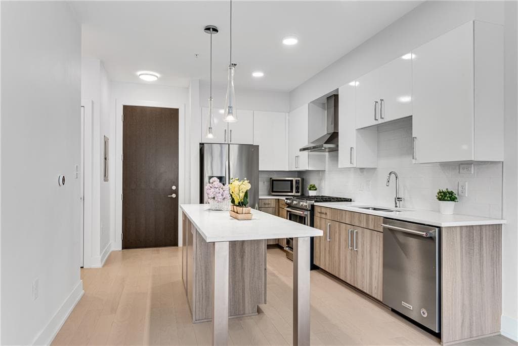 1 bedroom, 1 bathroom, 690 sq ft condominium for sale at 775 Juniper Street 303, Atlanta, GA 30308 — photo 8