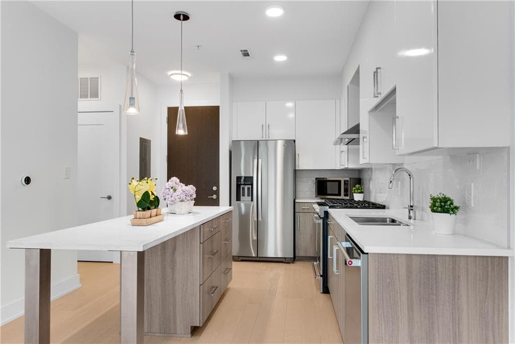 1 bedroom, 1 bathroom, 690 sq ft condominium for sale at 775 Juniper Street 303, Atlanta, GA 30308
