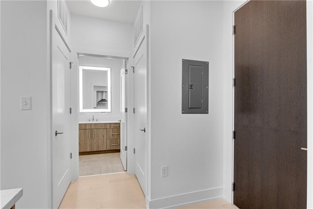 1 bedroom, 1 bathroom, 690 sq ft condominium for sale at 775 Juniper Street 303, Atlanta, GA 30308 — photo 10