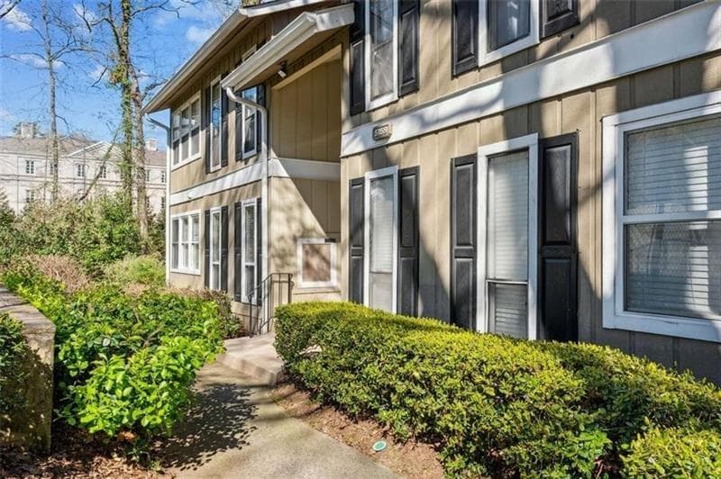 5159 Roswell Road 7
