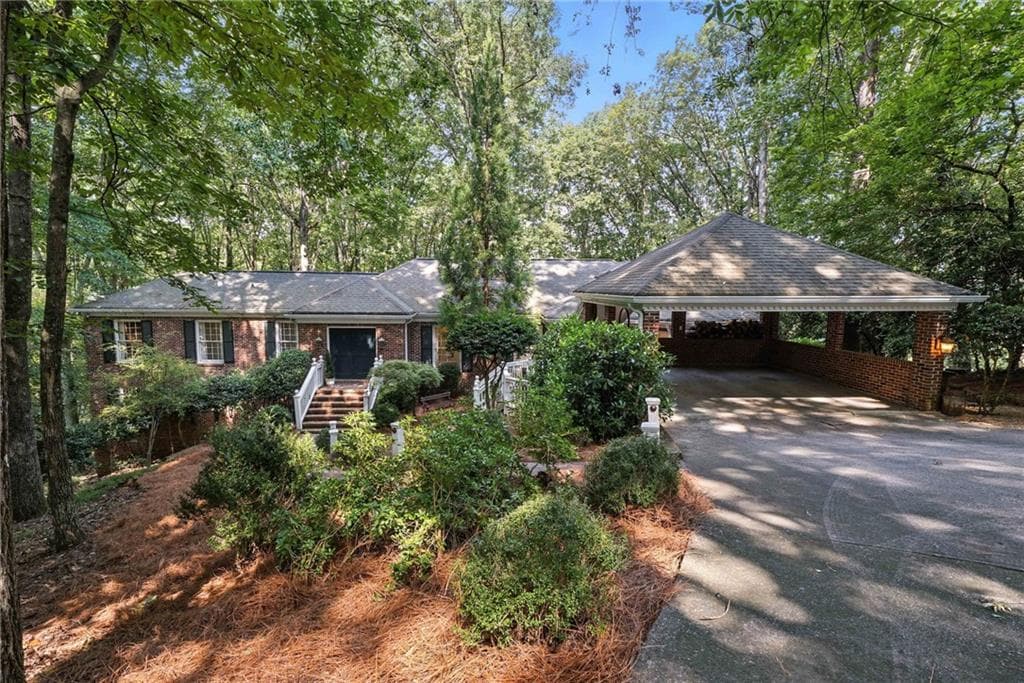 4 bedroom, 3 bathroom, 4,520 sq ft single family residence sold at 980 Buckhorn, Atlanta, GA 30350