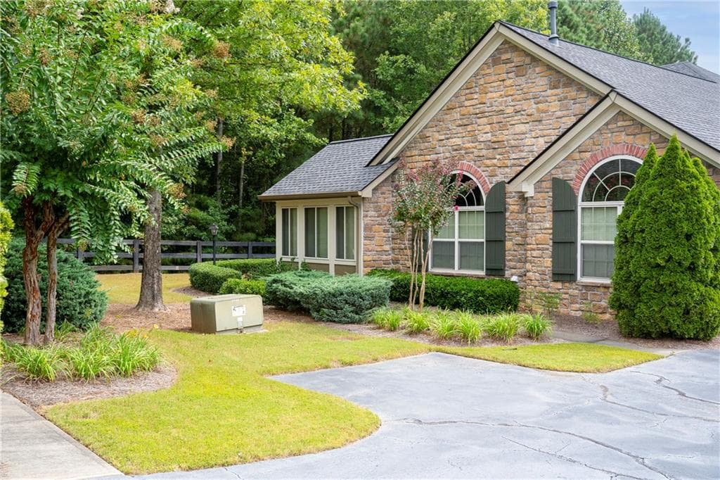 2 bedroom, 2 bathroom, 1,712 sq ft condominium sold at 5208 Stone Village Circle, Kennesaw, GA 30152