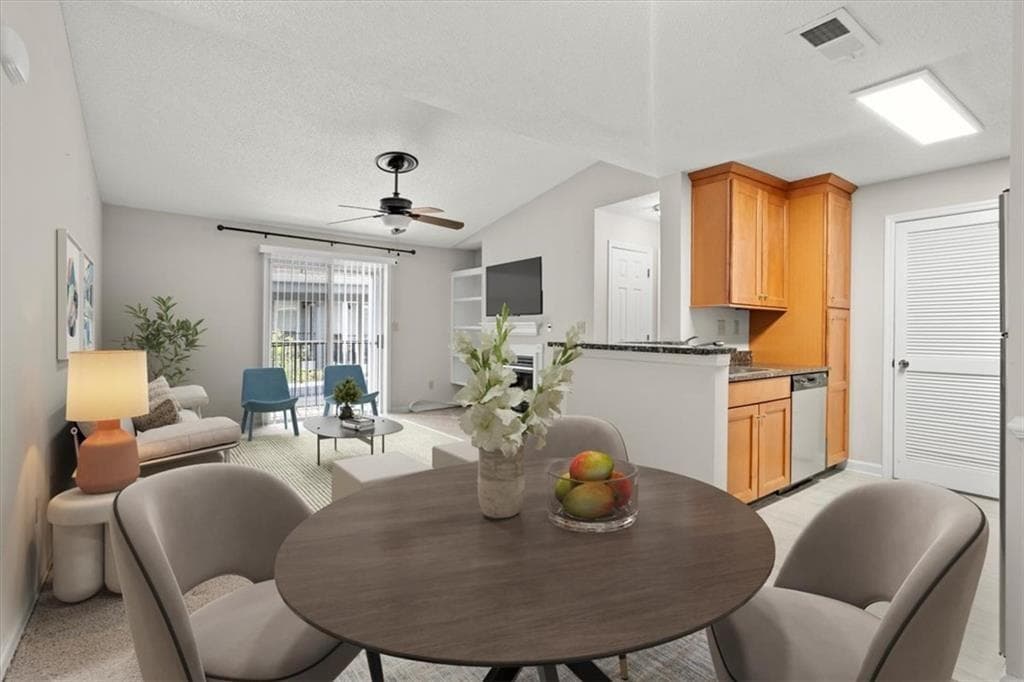 1 bedroom, 1 bathroom, 711 sq ft condominium sold at 534 Granville Court, Atlanta, GA 30328