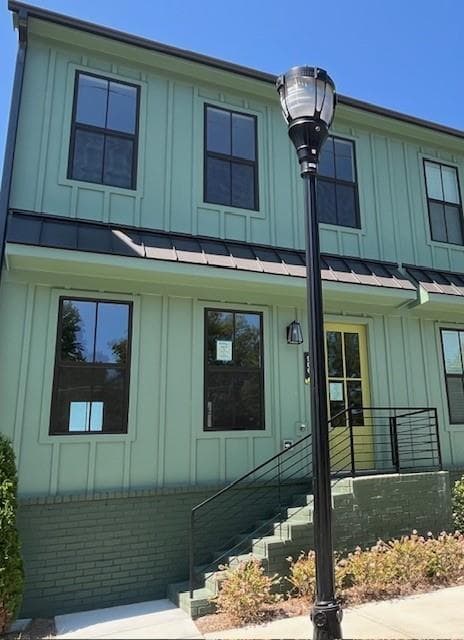 2 bedroom, 3 bathroom, 1,360 sq ft condominium sold at 966 Bibbs Circle 10, Atlanta, GA 30318
