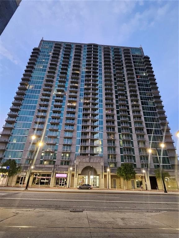 2 bedroom, 2 bathroom, 1,067 sq ft condominium sold at 361 17th Street 1001, Atlanta, GA 30363