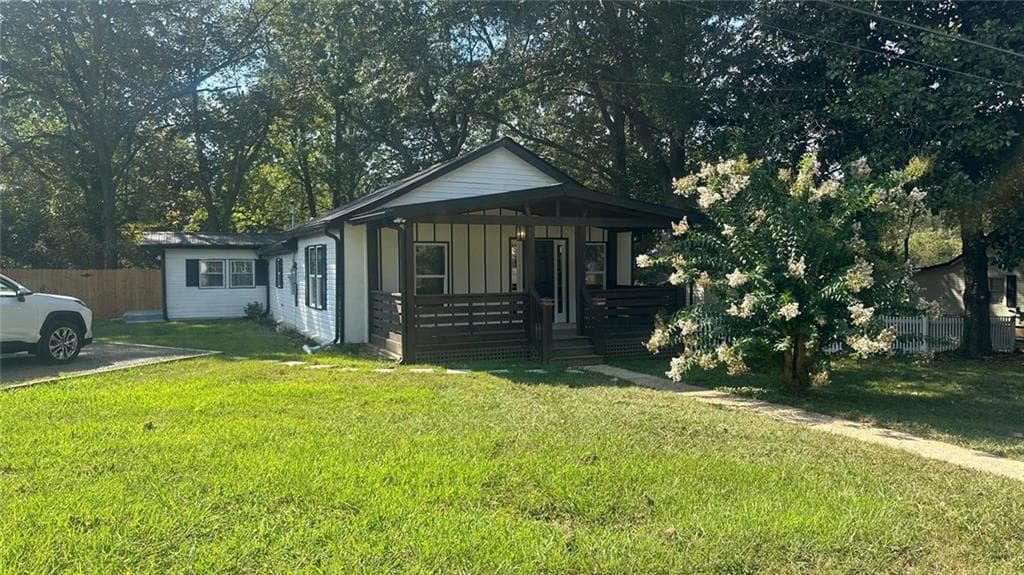 3 bedroom, 2 bathroom, 1,144 sq ft single family residence for sale at 102 Oak Street, Summerville, GA 30747