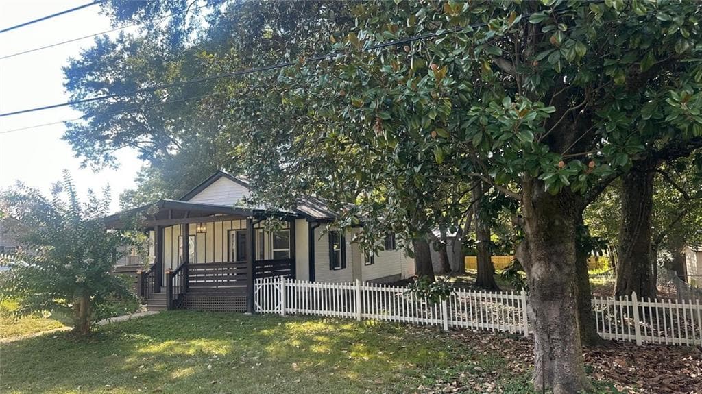 3 bedroom, 2 bathroom, 1,144 sq ft single family residence for sale at 102 Oak Street, Summerville, GA 30747 — photo 5