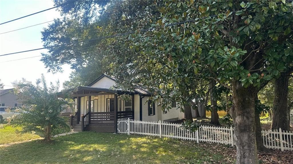 3 bedroom, 2 bathroom, 1,144 sq ft single family residence for sale at 102 Oak Street, Summerville, GA 30747 — photo 4