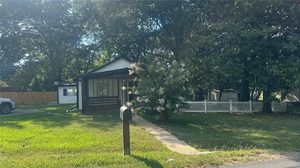 3 bedroom, 2 bathroom, 1,144 sq ft single family residence for sale at 102 Oak Street, Summerville, GA 30747 — photo 3
