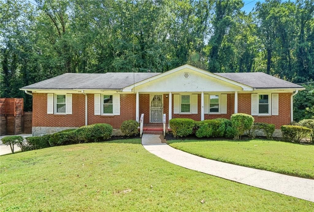 4 bedroom, 2 bathroom, 2,364 sq ft single family residence sold at 716 Lynn Valley Road, Atlanta, GA 30311