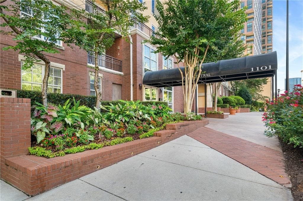1 bedroom, 1 bathroom, 888 sq ft condominium sold at 1101 Juniper Street 926, Atlanta, GA 30309