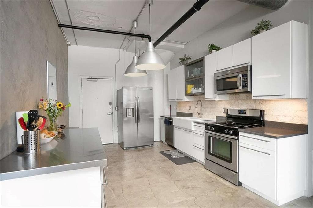 1 bedroom, 1 bathroom, 935 sq ft condominium under contract at 426 Marietta Street 511, Atlanta, GA 30313 — photo 8