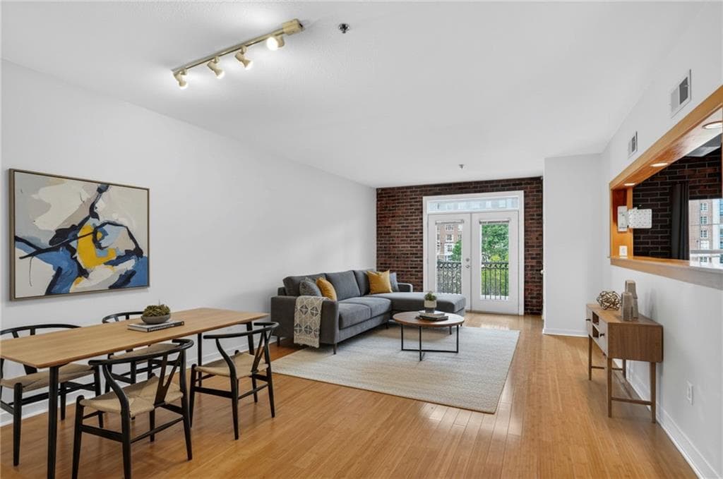 1 bedroom, 1 bathroom, 1,094 sq ft condominium sold at 800 Peachtree Street 1510, Atlanta, GA 30308