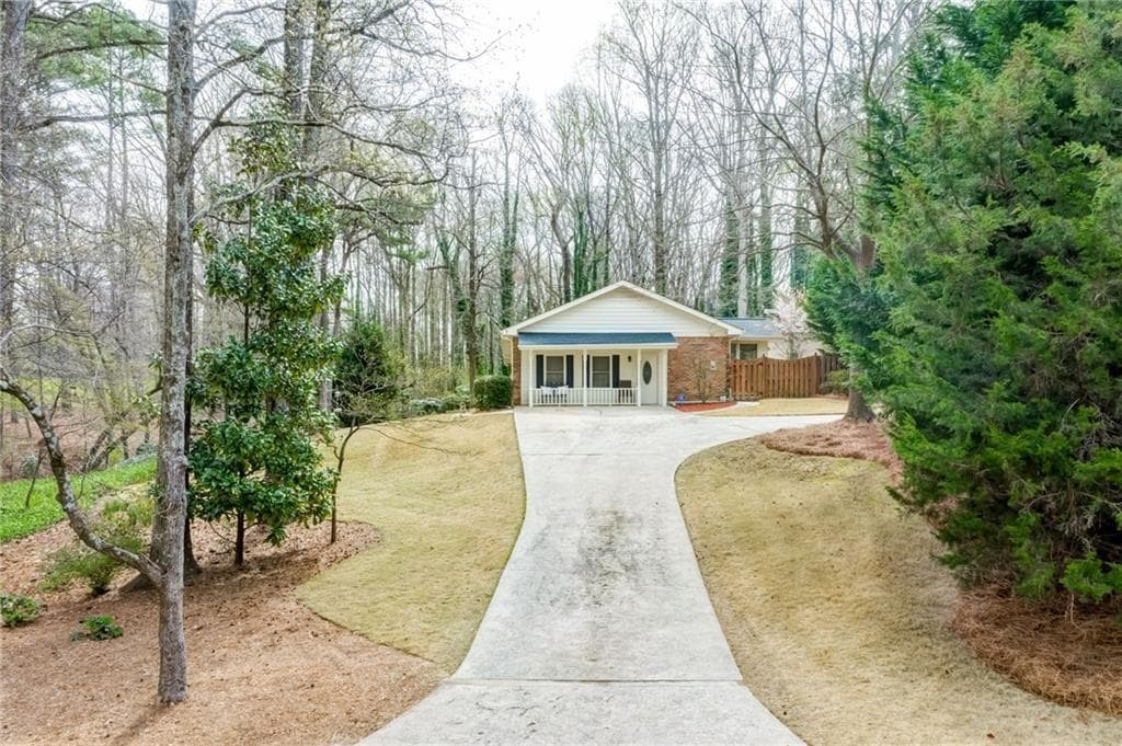 3 bedroom, 2 bathroom, 2,027 sq ft single family residence sold at 2095 Oak Road, Snellville, GA 30078