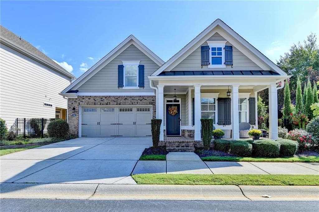 3 bedroom, 3 bathroom, 2,417 sq ft single family residence sold at 100 Heron Crossing, Woodstock, GA 30188