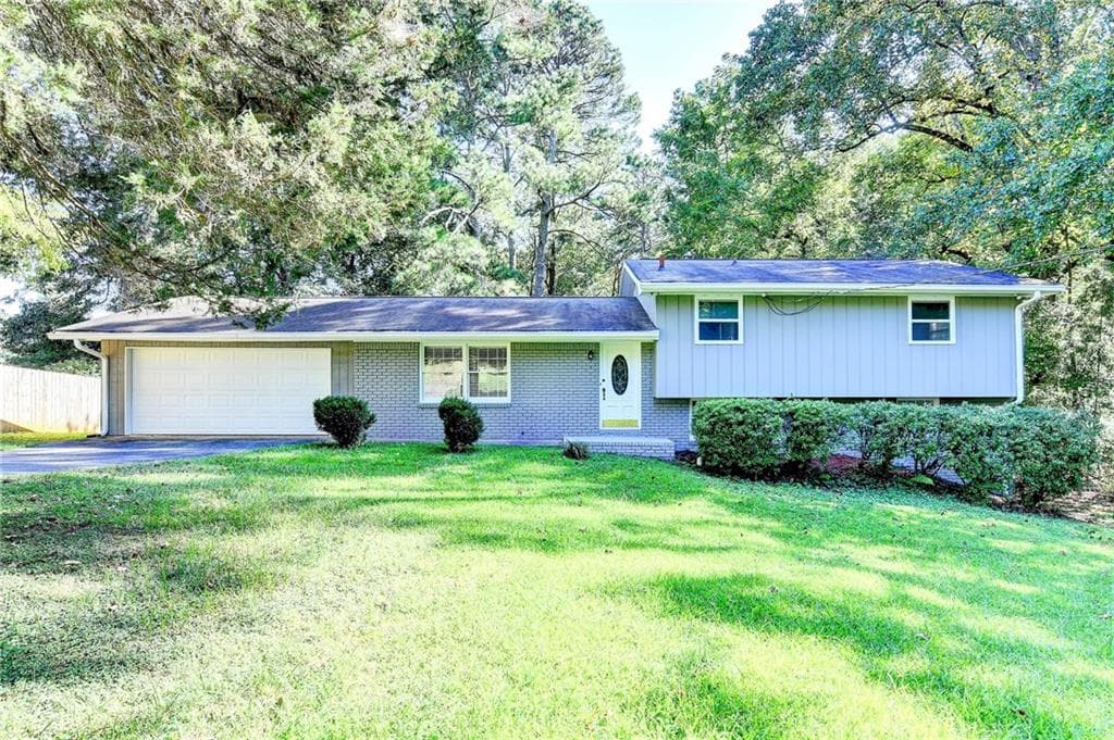 4 bedroom, 3 bathroom, 2,141 sq ft single family residence for sale at 2414 Robin Hood Place, Marietta, GA 30068