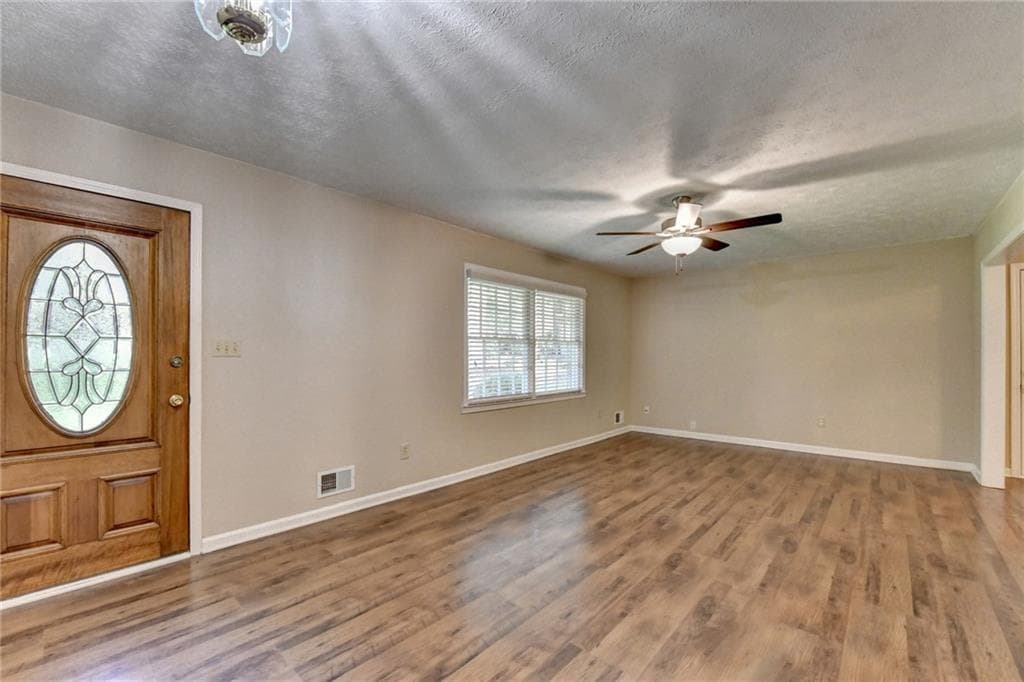 4 bedroom, 3 bathroom, 2,141 sq ft single family residence for sale at 2414 Robin Hood Place, Marietta, GA 30068 — photo 3