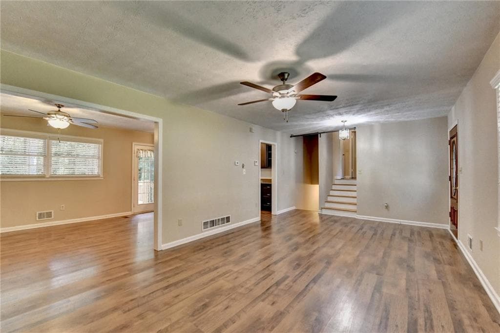 4 bedroom, 3 bathroom, 2,141 sq ft single family residence for sale at 2414 Robin Hood Place, Marietta, GA 30068 — photo 4
