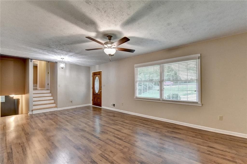 4 bedroom, 3 bathroom, 2,141 sq ft single family residence for sale at 2414 Robin Hood Place, Marietta, GA 30068 — photo 5