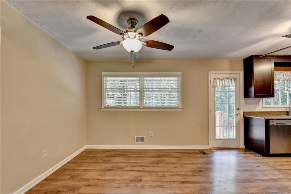 4 bedroom, 3 bathroom, 2,141 sq ft single family residence for sale at 2414 Robin Hood Place, Marietta, GA 30068 — photo 6