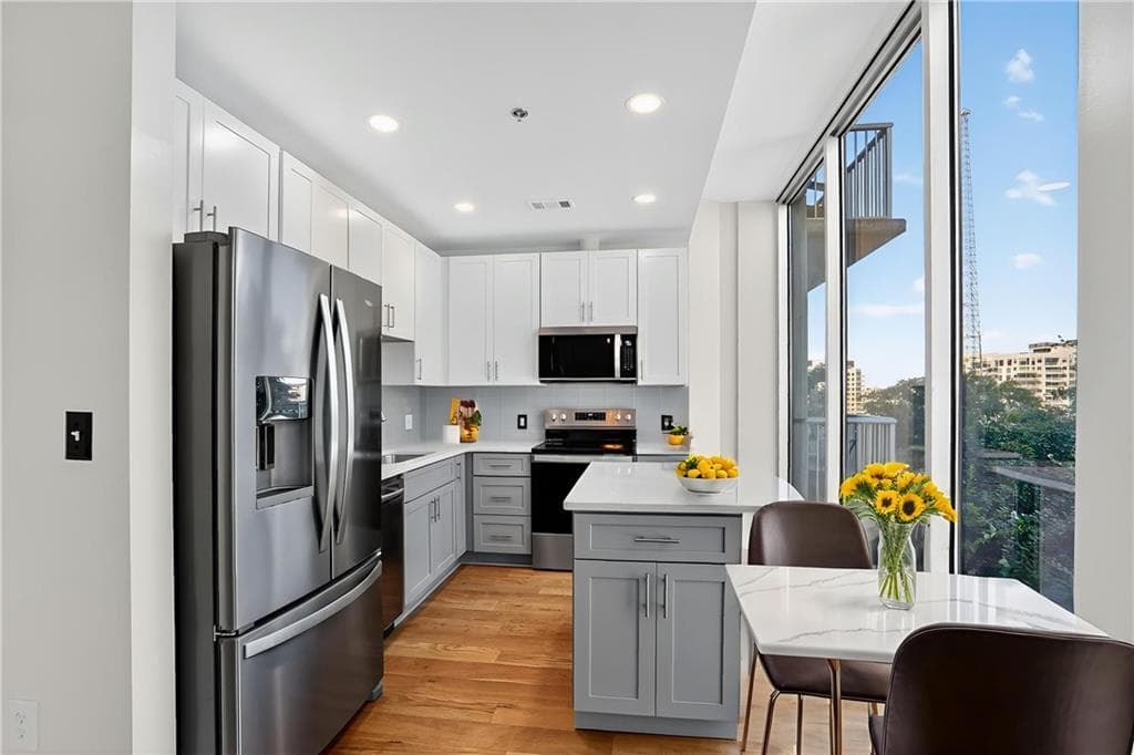 1 bedroom, 1 bathroom, 748 sq ft condominium sold at 855 Peachtree Street 1312, Atlanta, GA 30308