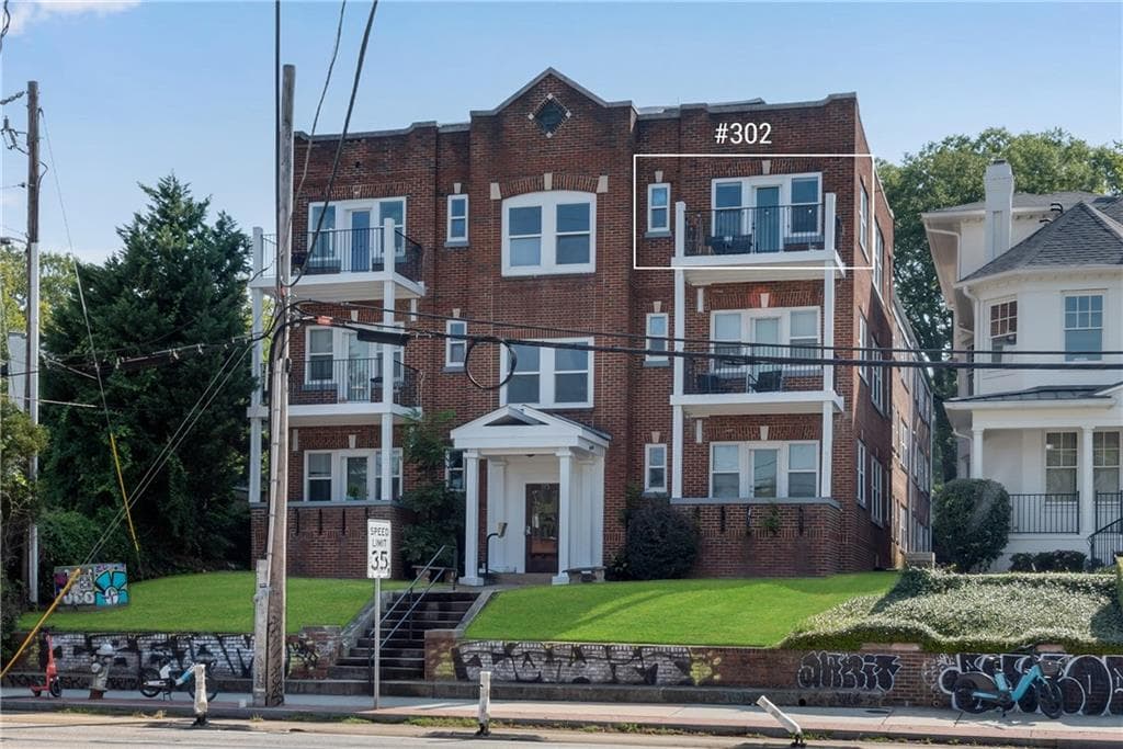 1 bedroom, 1 bathroom, 612 sq ft condominium sold at 373 Moreland Avenue 302, Atlanta, GA 30307