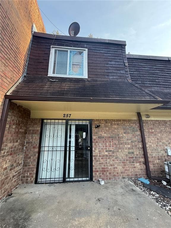 2 bedroom, 2 bathroom, 1,008 sq ft condominium for sale at 257 Peyton Place, Atlanta, GA 30311 — photo 1 of 17