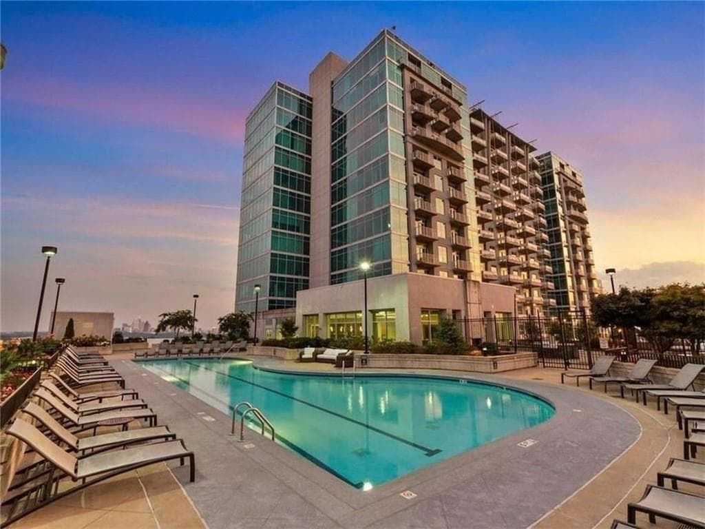 1 bedroom, 1 bathroom, 770 sq ft condominium sold at 250 Pharr Road 802, Atlanta, GA 30305