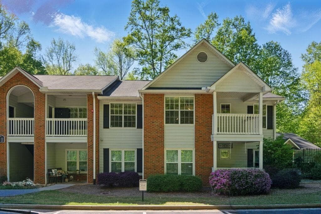 124 STREAMSIDE Drive 24, Roswell, GA 30076 — most recent listing photo