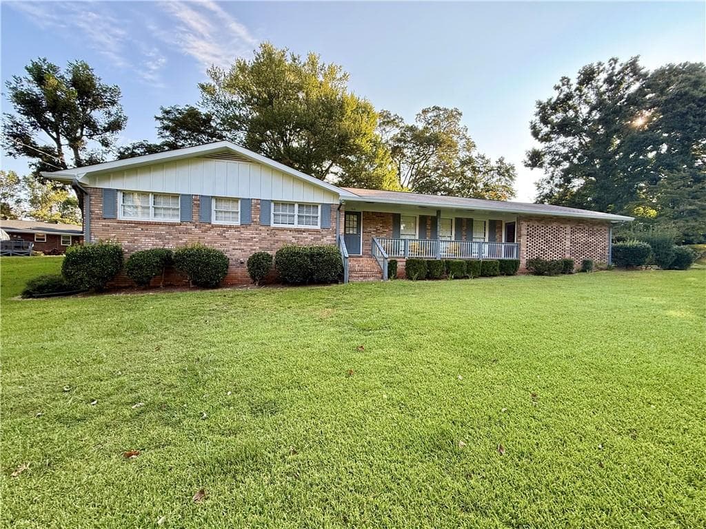 3 bedroom, 2 bathroom, 1,691 sq ft single family residence for sale at 1010 Wesley Park Drive, Marietta, GA 30064 — photo 1 of 31