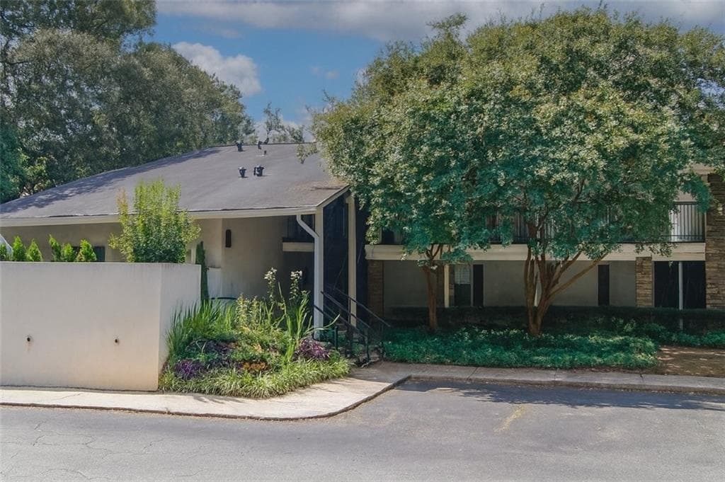 1 bedroom, 1 bathroom, 540 sq ft condominium sold at 1150 COLLIER Road K12, Atlanta, GA 30318