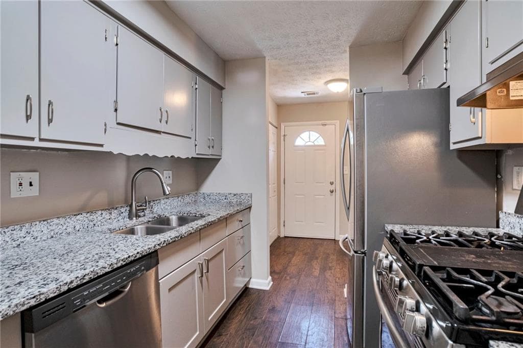 3 bedroom, 2 bathroom, 1,288 sq ft single family residence for sale at 5061 Martins Crossing Road, Stone Mountain, GA 30088 — photo 7