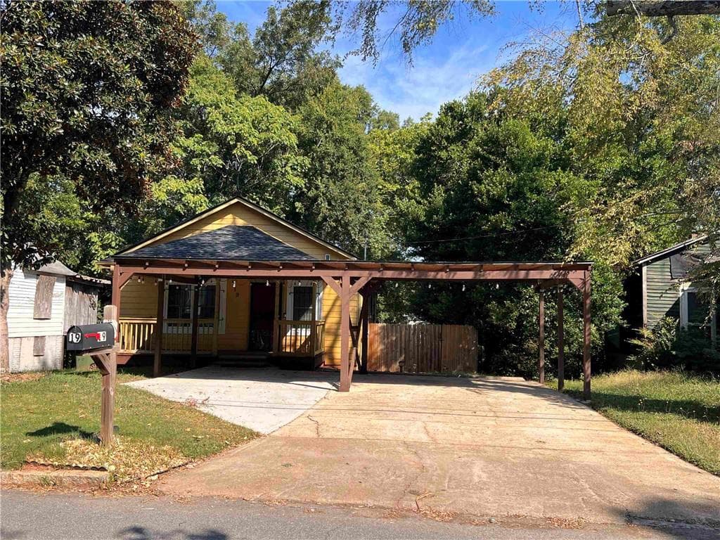 3 bedroom, 2 bathroom, 1,083 sq ft single family residence under contract at 19 Moury Avenue, Atlanta, GA 30315 — photo 3