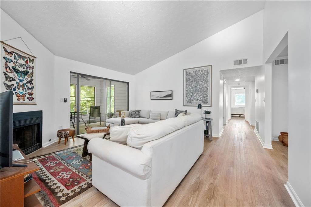 907 Parkaire Crossing, Marietta, GA 30068 — most recent listing photo