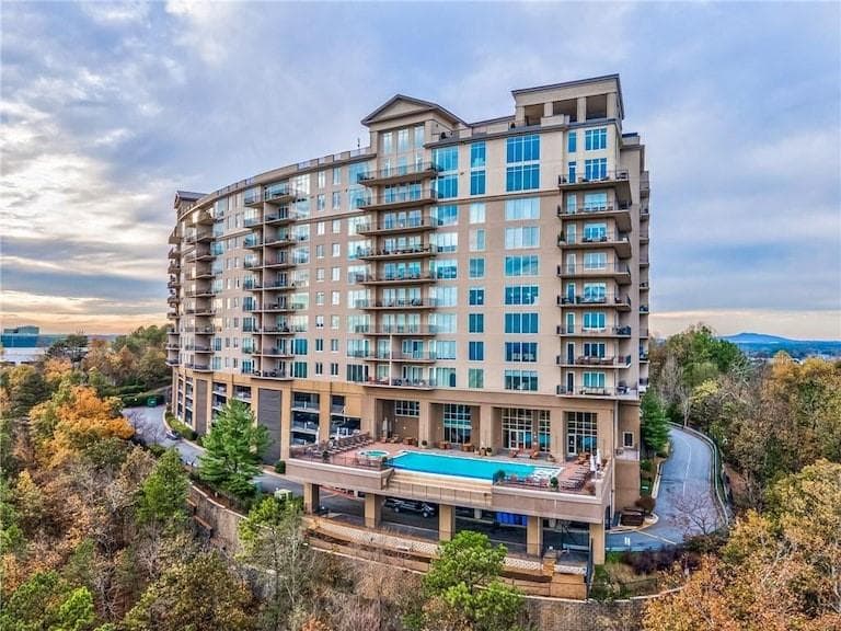 3 bedroom, 3 bathroom, 2,160 sq ft condominium for rent at 2950 Mount Wilkinson Parkway 402, Atlanta, GA 30339 for $3,995 a month — photo 3