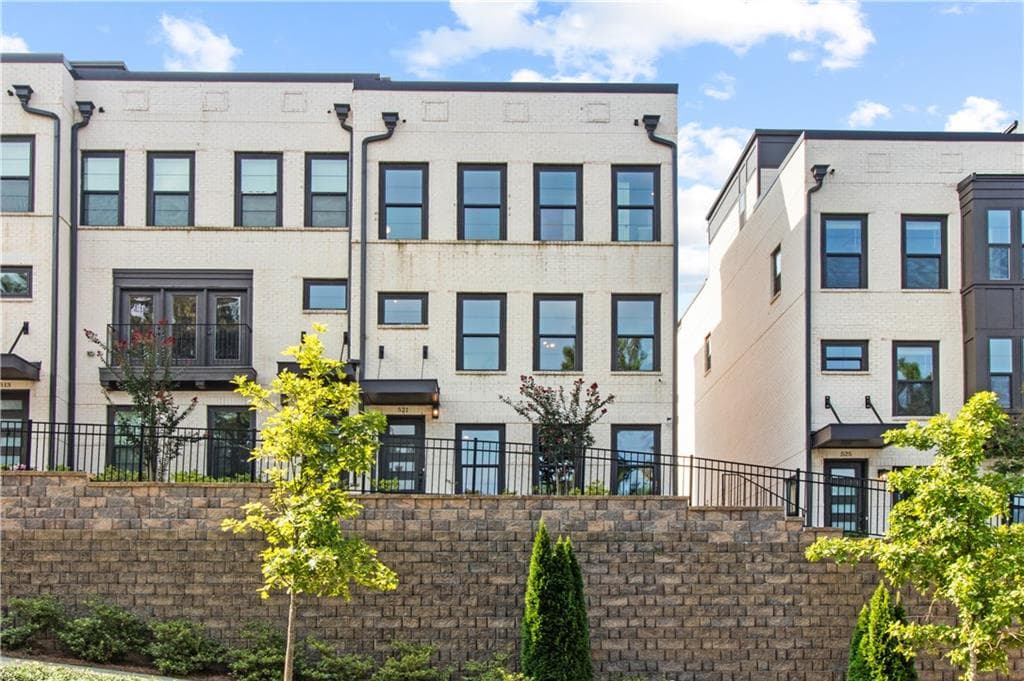 3 bedroom, 5 bathroom, 2,300 sq ft townhouse sold at 521 Whitlox Road, Atlanta, GA 30318
