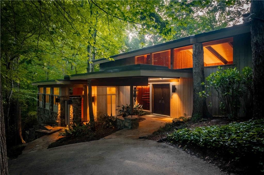 4 bedroom, 3 bathroom, 2,280 sq ft single family residence sold at 393 The Falls Court, Atlanta, GA 30307