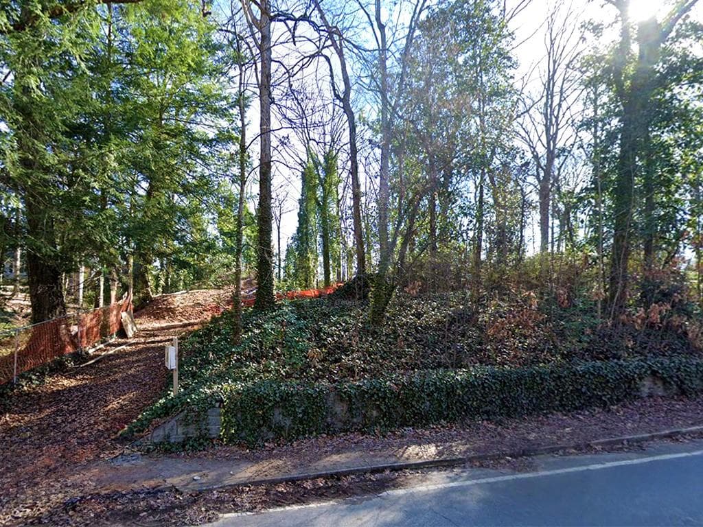 single family residence for sale at 3939 Ivy Road, Atlanta, GA 30342 — photo 4