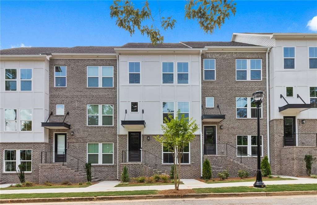 2575 Astaire Court, Atlanta, GA 30318 — most recent listing photo
