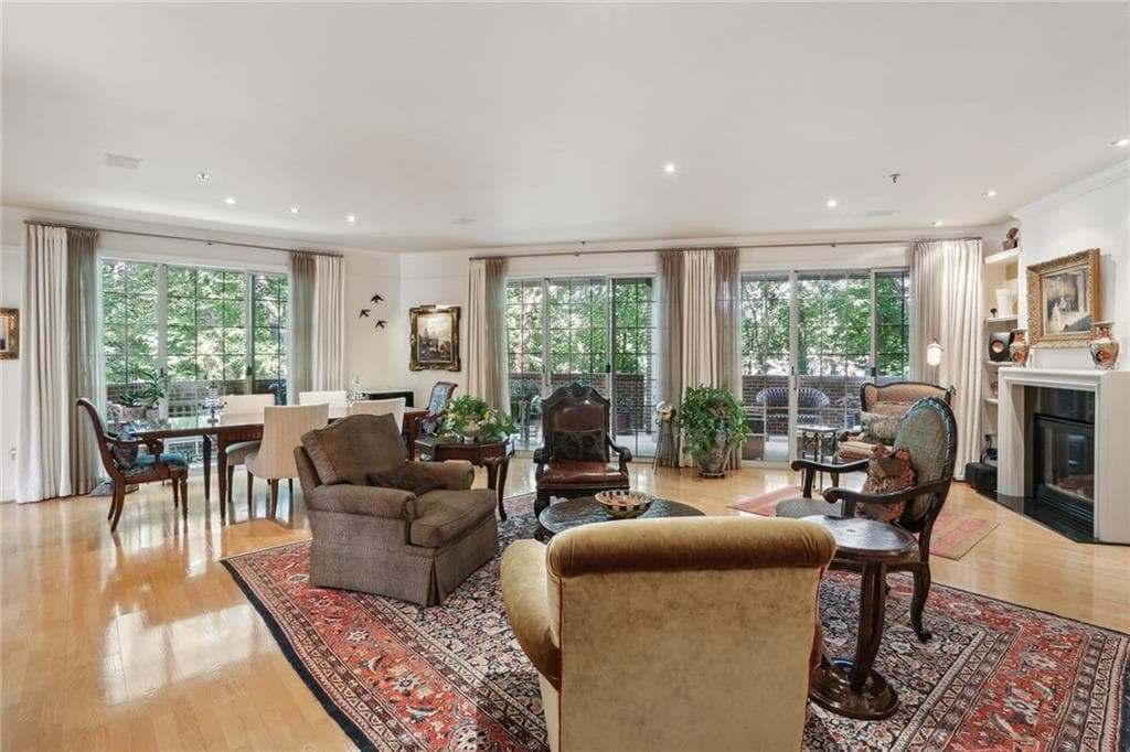 2 bedroom, 3 bathroom, 2,621 sq ft condominium sold at 3101 Howell Mill Road 117, Atlanta, GA 30327