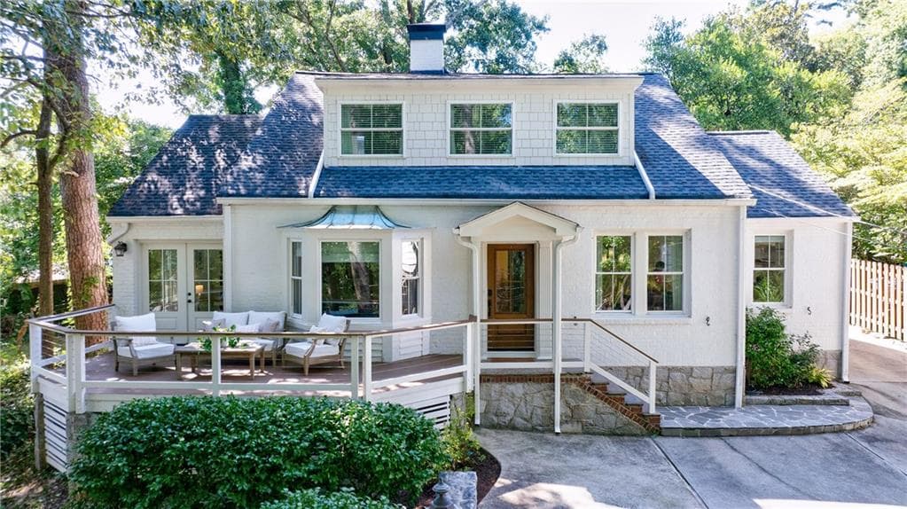5 bedroom, 4 bathroom, 3,020 sq ft single family residence sold at 2840 Alpine Road, Atlanta, GA 30305