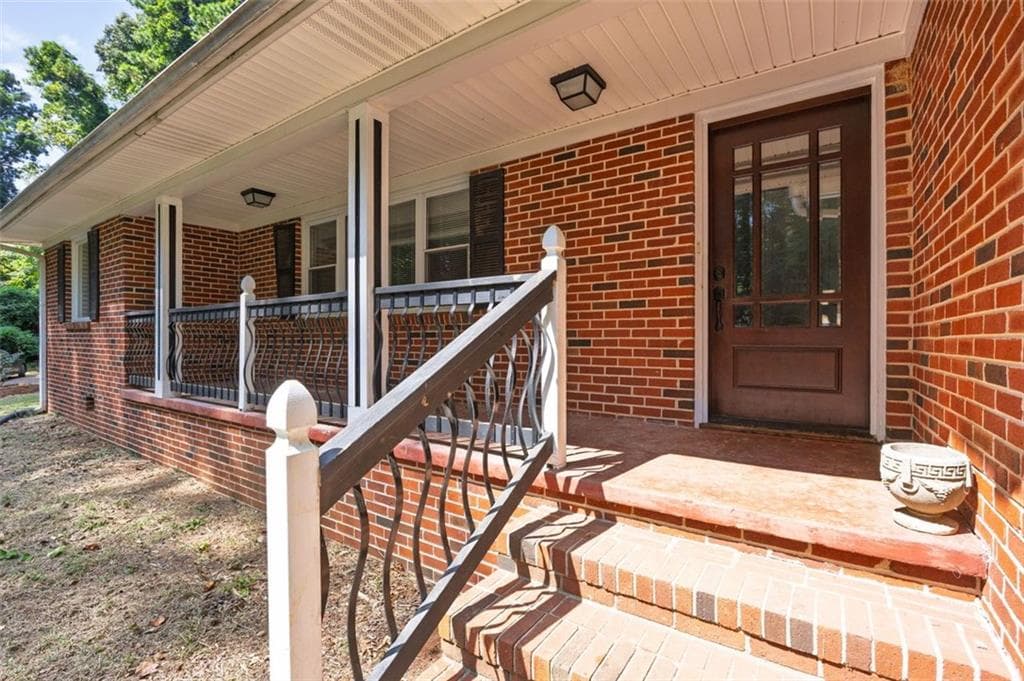 3 bedroom, 2 bathroom, 1,796 sq ft single family residence for sale at 250 E Memorial Drive, Dallas, GA 30132 — photo 3