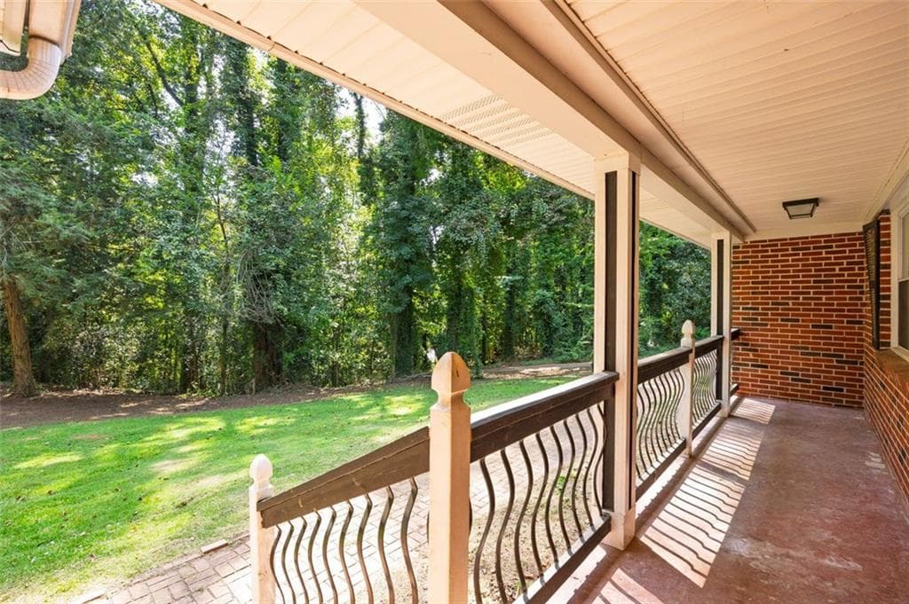 3 bedroom, 2 bathroom, 1,796 sq ft single family residence for sale at 250 E Memorial Drive, Dallas, GA 30132 — photo 4